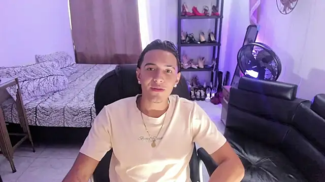 Hayden Boy  online show from November 8, 8:45 pm