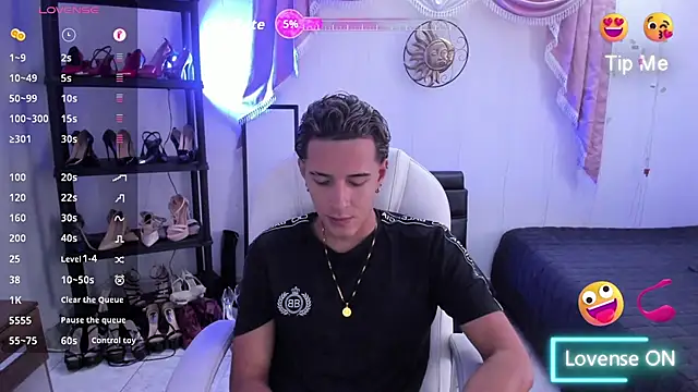 Hayden Boy  online show from November 25, 7:49 pm