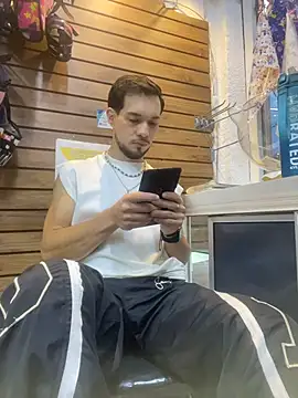 Leonardmoppet online show from February 15, 11:13 pm