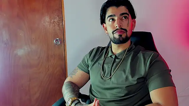 maximo black  online show from October 30, 11:50 pm