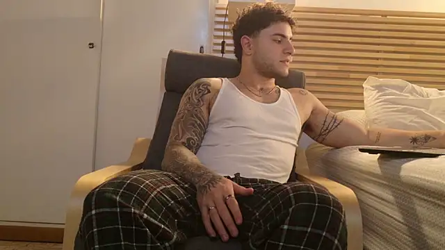 KevinWolf777 online show from April 8, 4:02 am