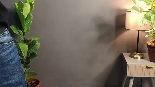 Aaron Eze online show from November 17, 9:18 pm