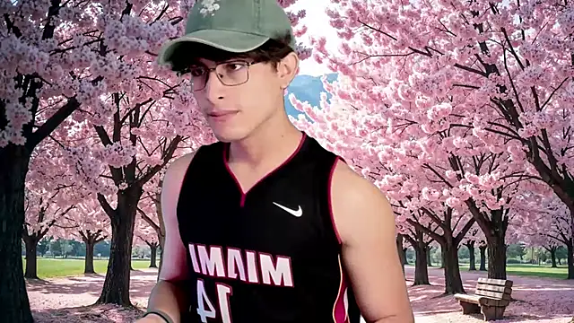 Aaron Eze online show from May 30, 1:33 pm