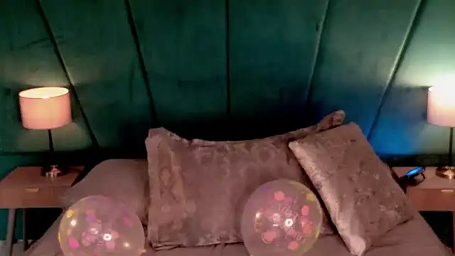 Aaron Eze online show from May 28, 1:31 pm