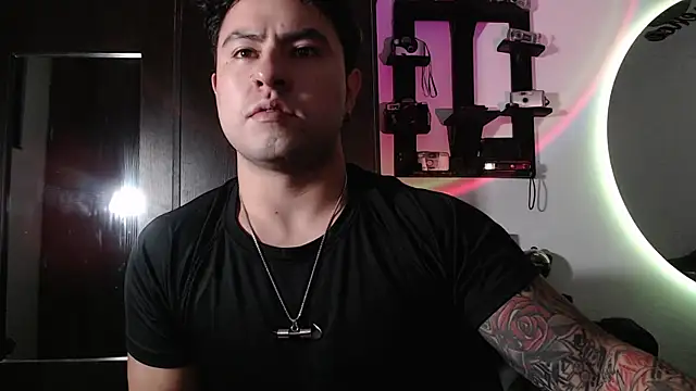 SteveSantana online show from August 5, 6:35 pm