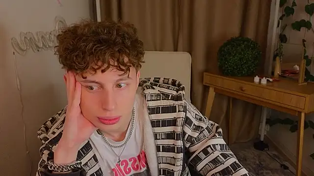 crisp1n online show from February 8, 1:11 am