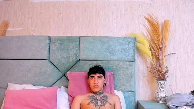 SantiOlsen online show from October 31, 5:16 pm