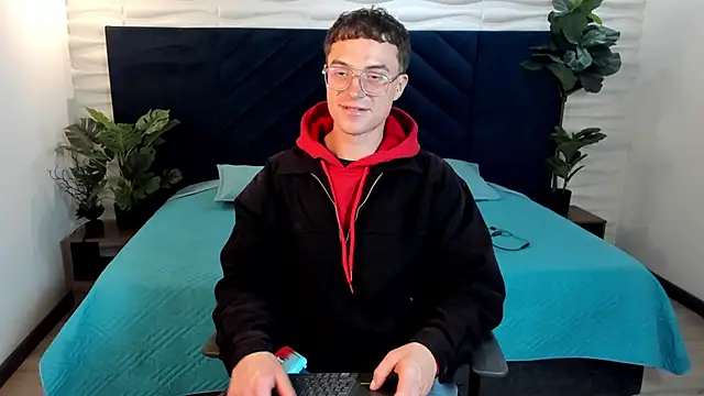 Lil James online show from March 17, 4:04 am