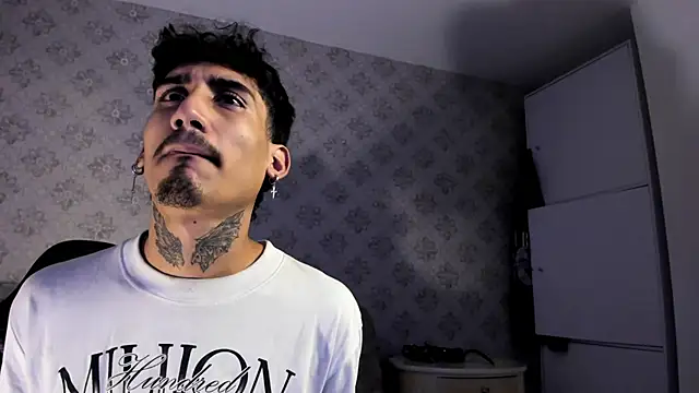 Mr Strike online show from November 17, 3:31 am