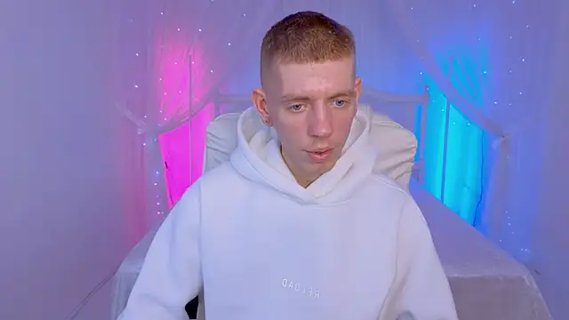 Cristian  Dior online show from November 29, 1:46 pm