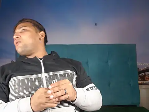 RobertLatin18 online show from October 23, 1:42 am