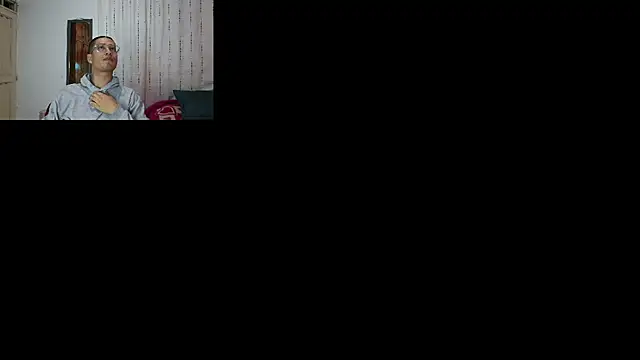 Snapshot of estebaaan___ chatting on October 28, 4:15 am estebaaan    online show from October 28, 4:15 am