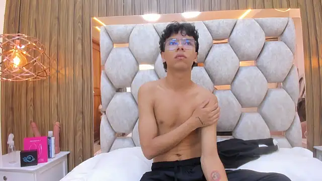 adams bobby online show from June 21, 11:38 am
