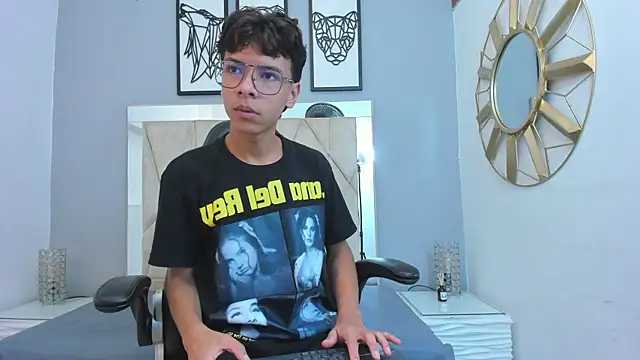 adams bobby online show from November 24, 11:33 am