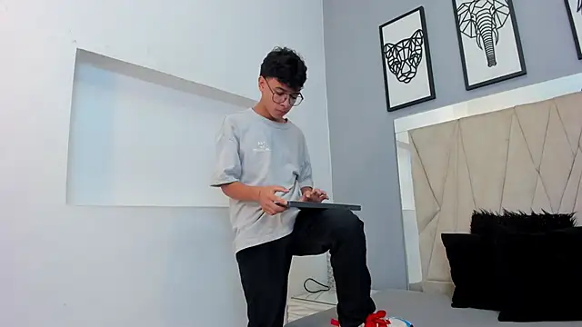 adams bobby online show from March 6, 11:18 am