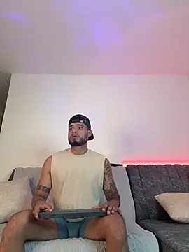 AUSTINN TORRES online show from March 10, 1:00 am