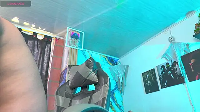 Tiler wolker online show from November 2, 8:46 pm