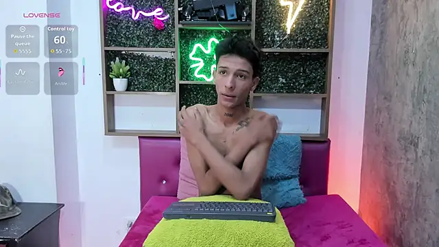 Max Steell online show from October 30, 6:04 am