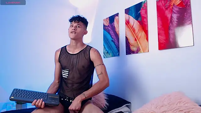 KamiSuarez online show from April 8, 7:00 pm