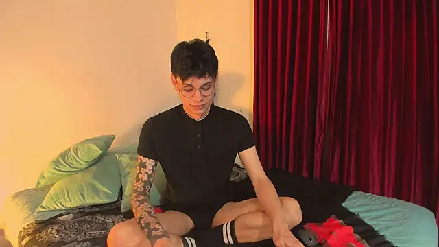 estmonnn online show from November 5, 11:51 pm