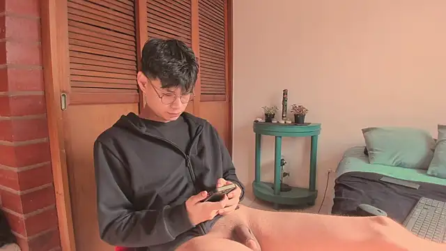 estmonnn online show from November 22, 8:19 pm