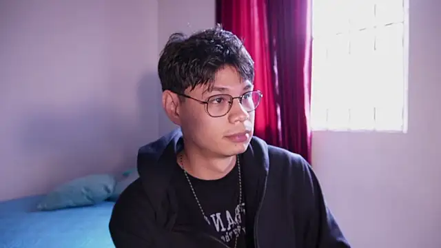 estmonnn online show from February 3, 10:04 pm