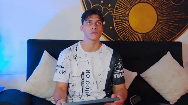 AlessioVitale online show from February 24, 7:58 pm