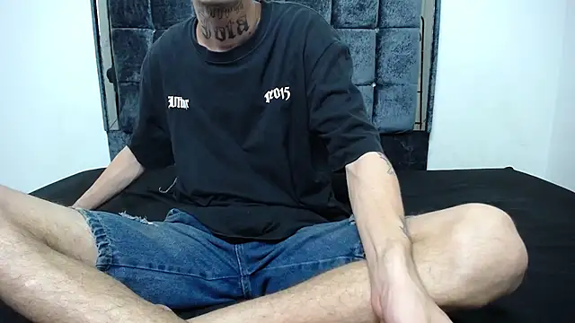 Who-am-I-201 online show from August 1, 11:04 pm
