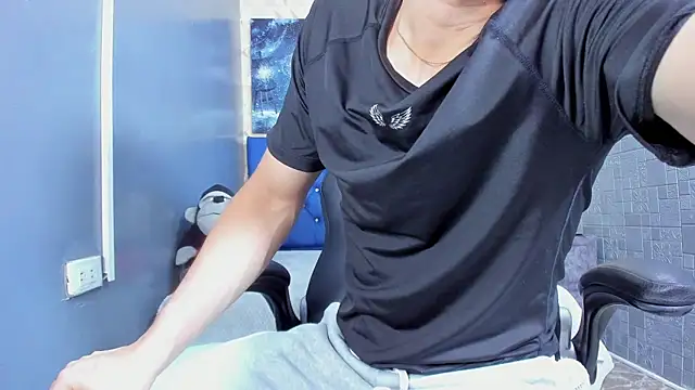 ElanGiraldo online show from May 21, 11:53 pm