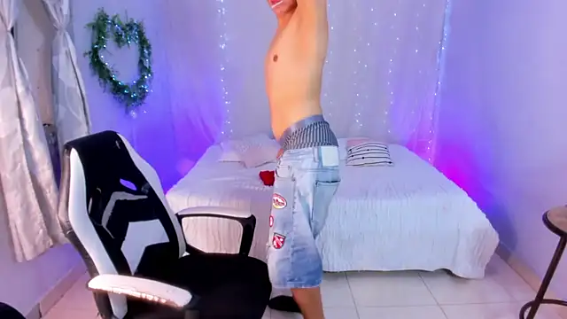 thiagoramirez  online show from November 12, 2:06 am