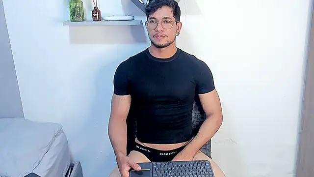 Nolan joness online show from July 9, 1:32 am
