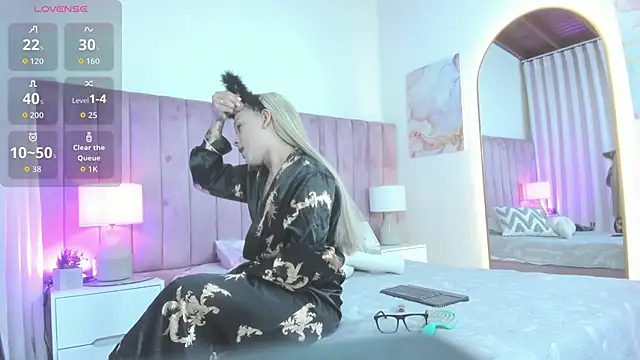 Valentino moretti online show from March 2, 11:17 am