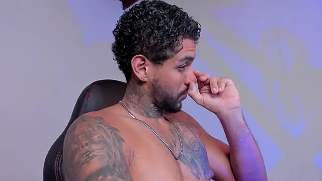 LuigiVitale 1 online show from December 4, 1:56 am