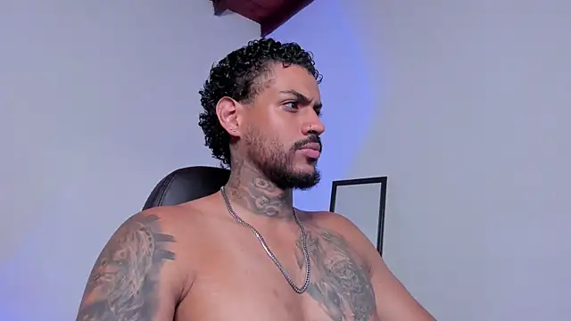 LuigiVitale 1 online show from April 11, 1:24 am