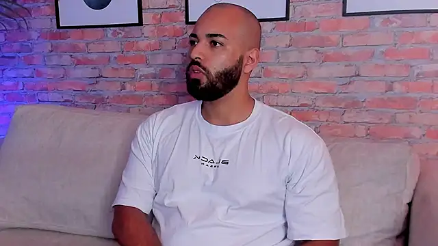 Chris Varden online show from April 11, 2:42 pm