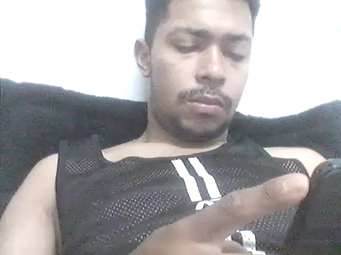 louishotlatinboy online show from November 18, 8:12 pm