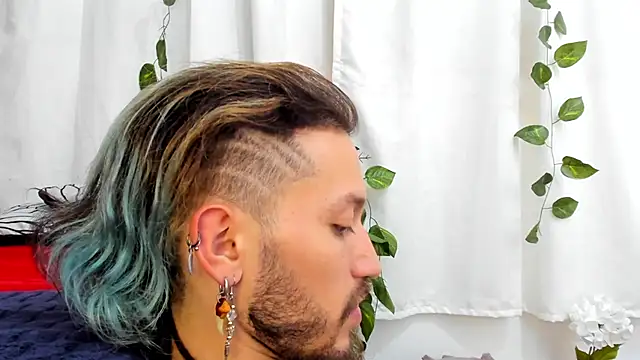 AngelDamianArt online show from December 5, 9:00 pm