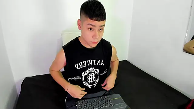 Lucastorrez01 online show from March 17, 12:25 am