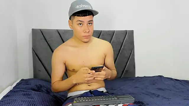 Lucastorrez01 online show from July 15, 11:22 pm