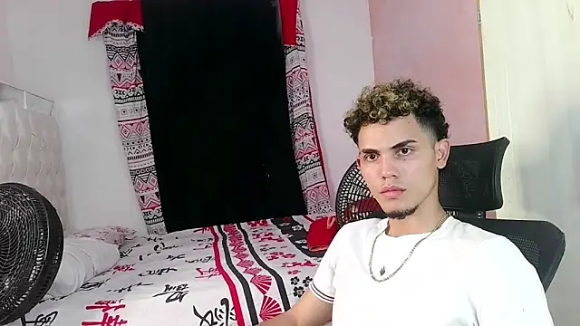 MischievousDuo online show from December 1, 5:43 am