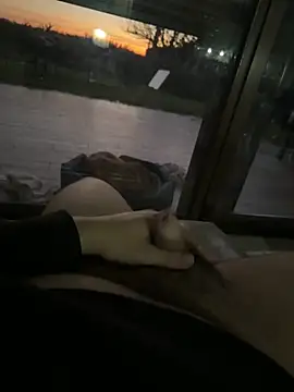 Locotre22 online show from December 18, 5:14 am