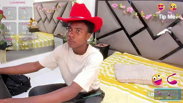 NoahJhonson69 online show from April 9, 12:11 pm