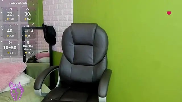 tommy cherry  online show from December 4, 6:26 pm