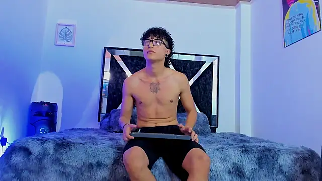 eliasferragamo online show from November 27, 8:12 pm