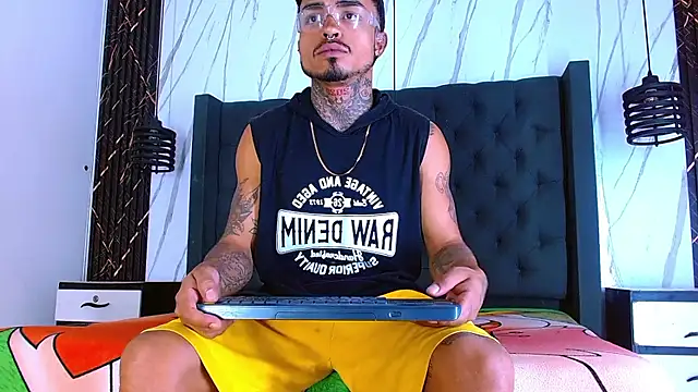 Hot Latino x online show from January 13, 12:42 pm