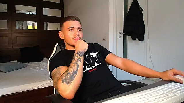 ElijahThorne online show from February 19, 10:23 am