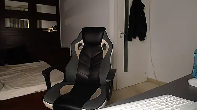 ElijahThorne online show from February 5, 9:49 am