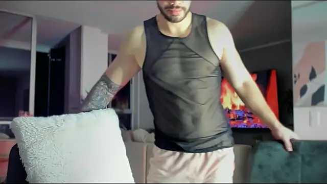 Valenthino Salvatore online show from February 18, 11:46 pm