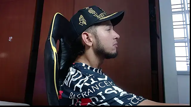 Couple wildd  online show from December 20, 8:38 pm