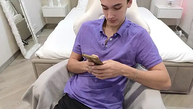 MoonlinSkinn online show from December 2, 7:55 am